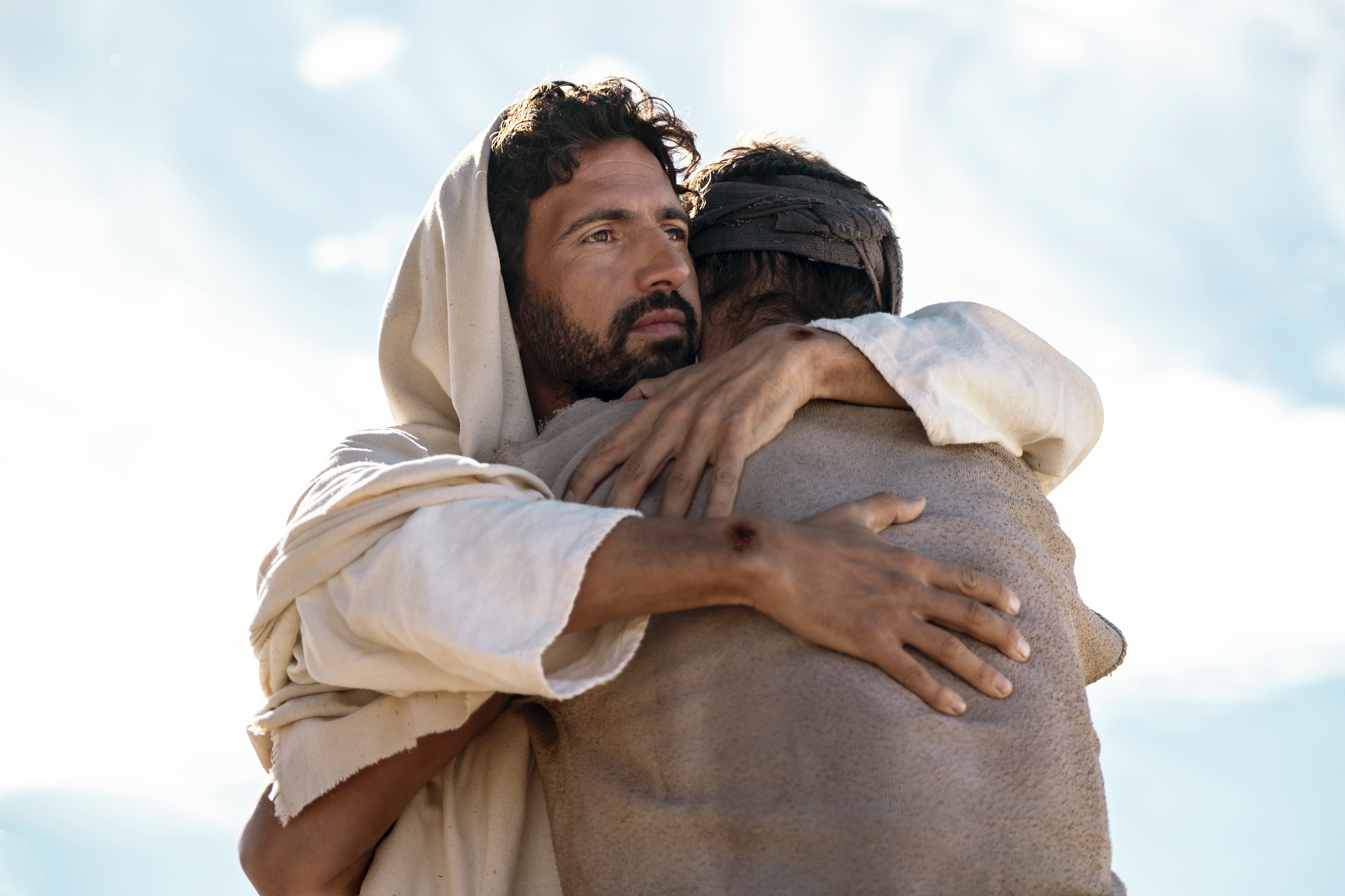 Слушать мужскую молитву. Христос обнимает. Объятия Христа. Иисус обнимает. Христос обнимает человека.